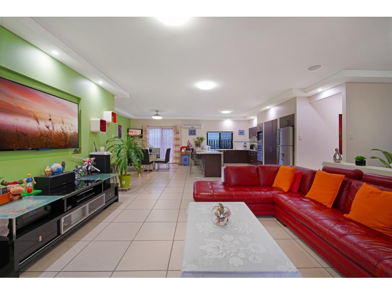 2 Lantau Crescent, Varsity Lakes QLD 4227