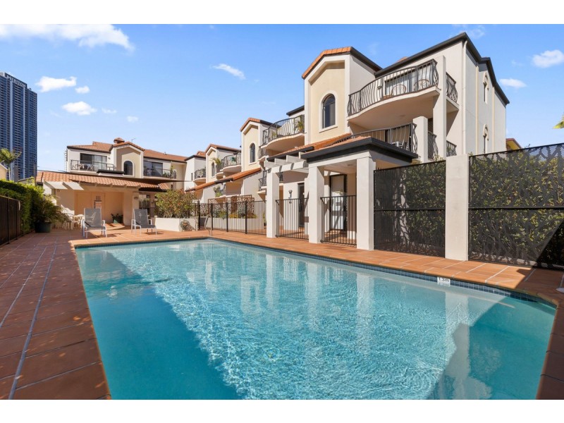 16/33 Lenneberg Street, Southport QLD 4215