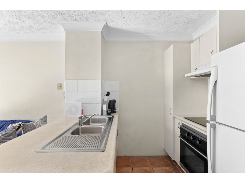 16/33 Lenneberg Street, Southport QLD 4215