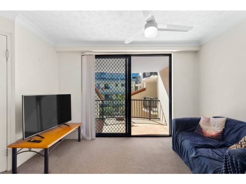 16/33 Lenneberg Street, Southport QLD 4215