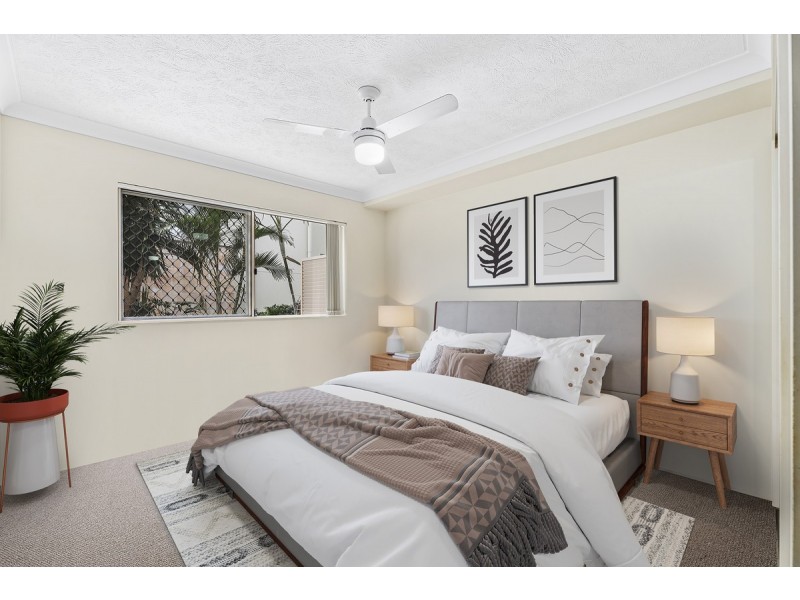 2/4 Sykes Court, Southport QLD 4215