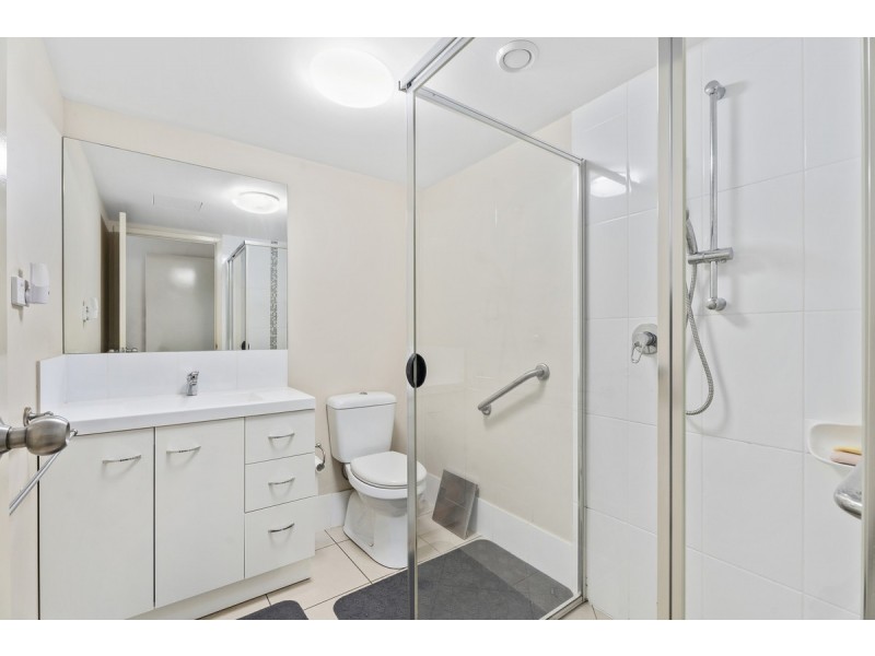 2/4 Sykes Court, Southport QLD 4215