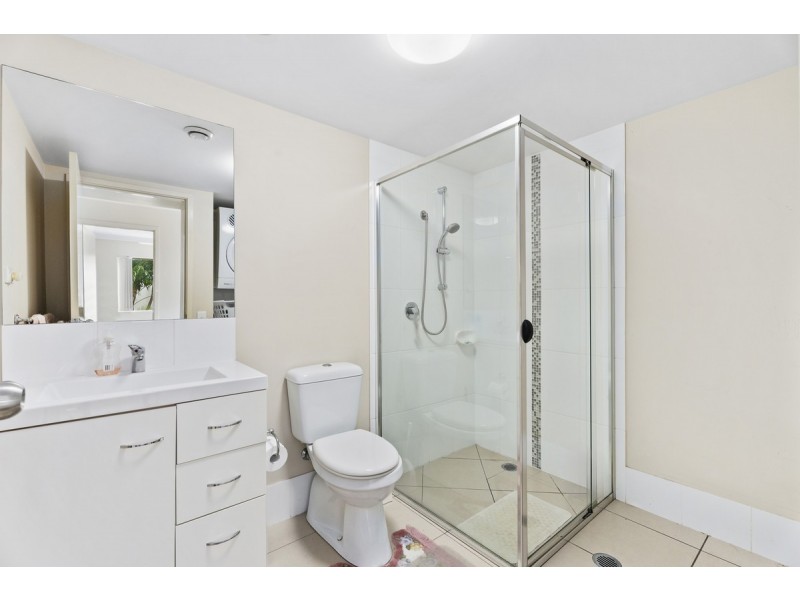 2/4 Sykes Court, Southport QLD 4215