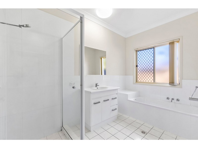 18 Arnold Palmer Drive, Parkwood QLD 4214