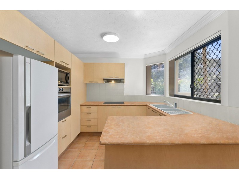 1/4 Waverley Street, Southport QLD 4215