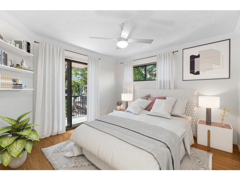 1/4 Waverley Street, Southport QLD 4215