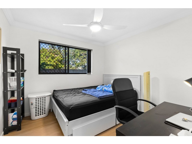1/4 Waverley Street, Southport QLD 4215