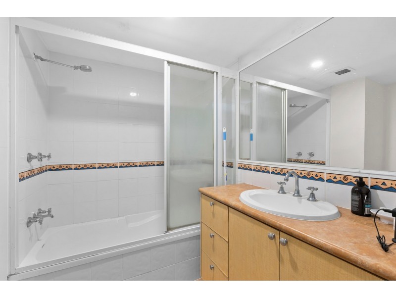 1/4 Waverley Street, Southport QLD 4215