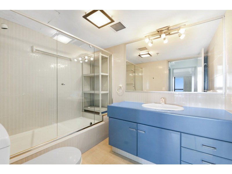 25/5-7 Oatland Esplanade, Runaway Bay QLD 4216