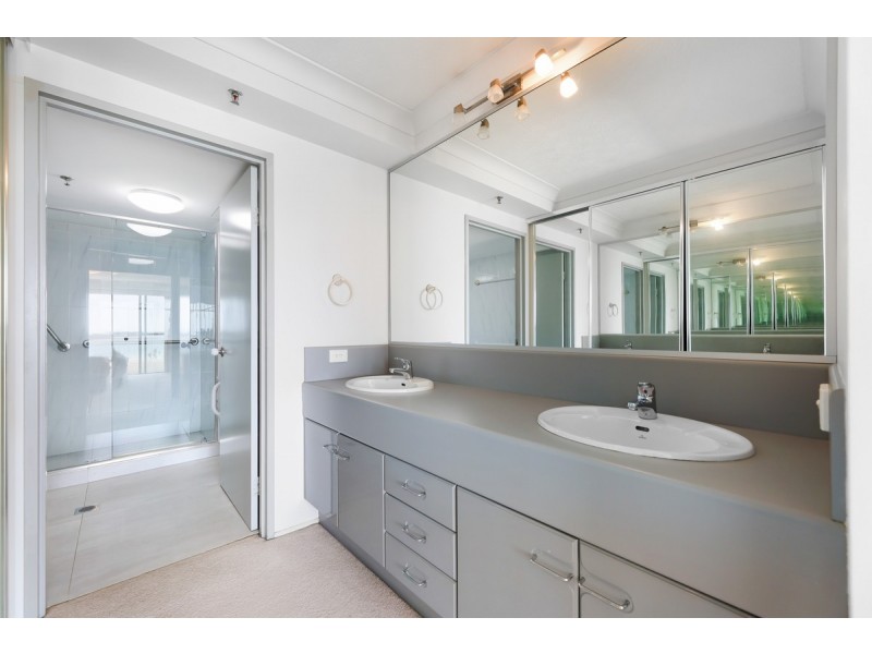 25/5-7 Oatland Esplanade, Runaway Bay QLD 4216