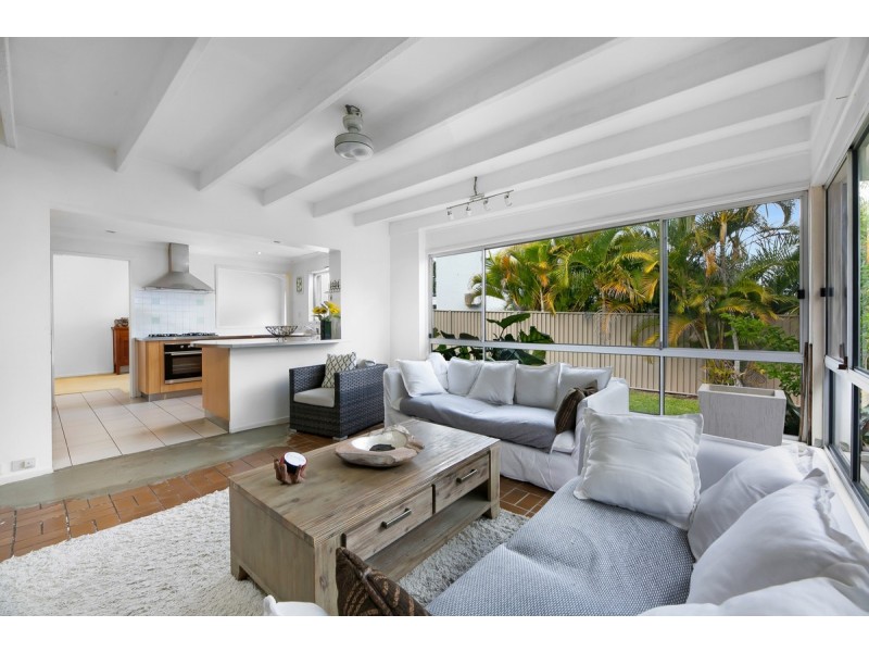 2 Adler Court, Benowa Waters QLD 4217