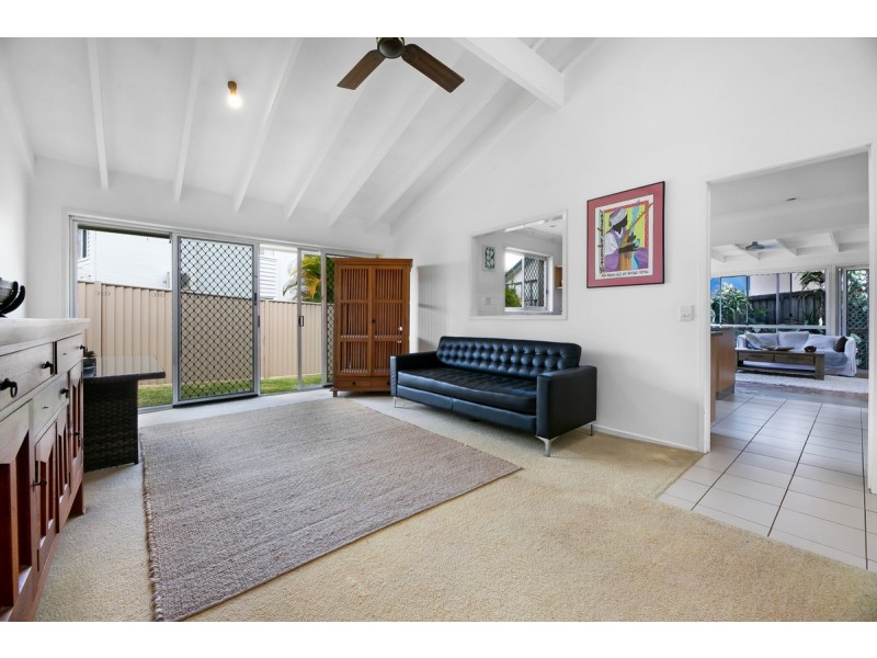 2 Adler Court, Benowa Waters QLD 4217