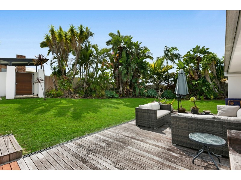 2 Adler Court, Benowa Waters QLD 4217