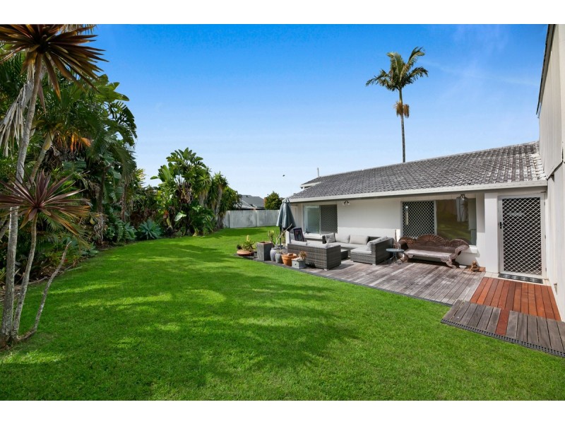 2 Adler Court, Benowa Waters QLD 4217