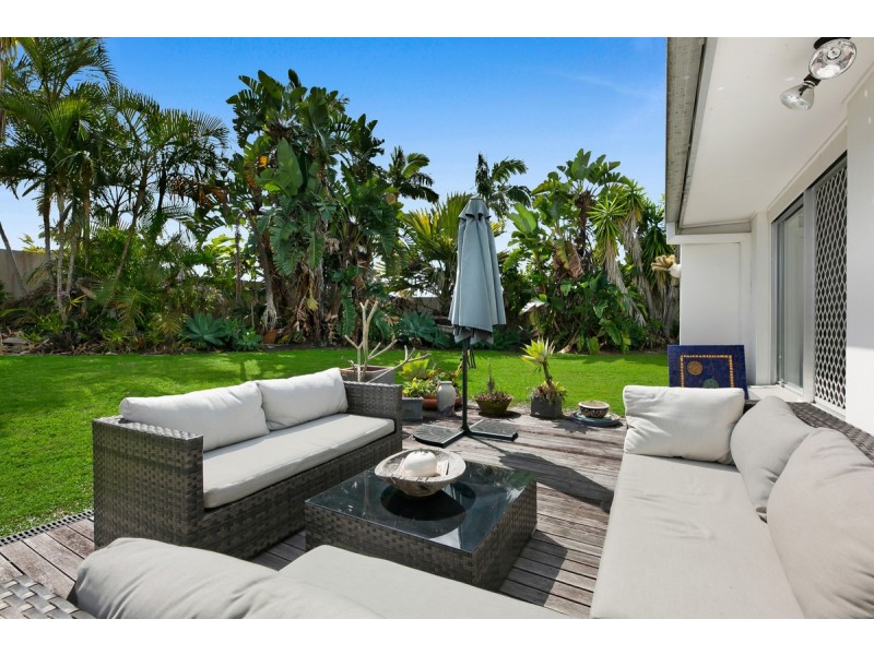 2 Adler Court, Benowa Waters QLD 4217