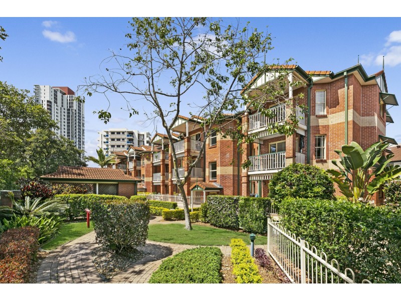 27/53 Bauer Street, Southport QLD 4215