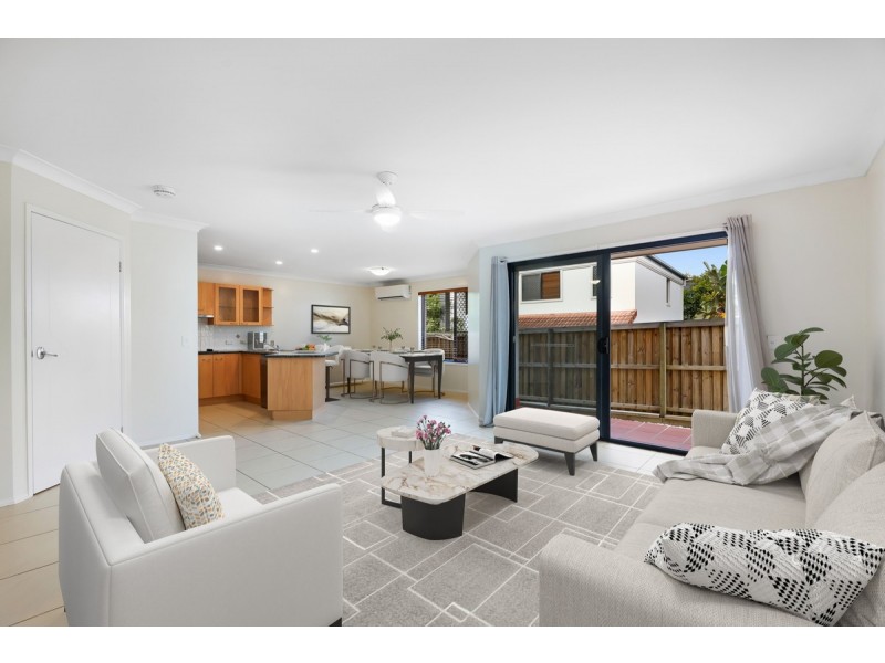 2/120 Pohlman Street, Southport QLD 4215