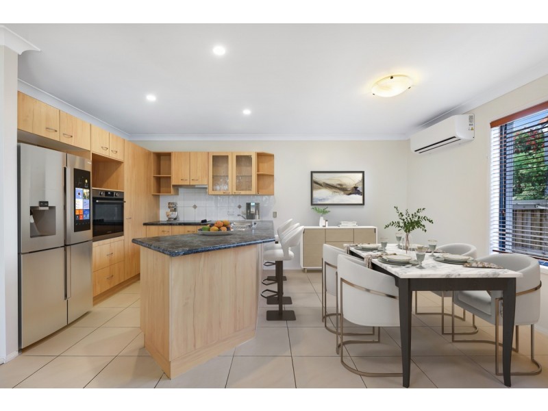 2/120 Pohlman Street, Southport QLD 4215