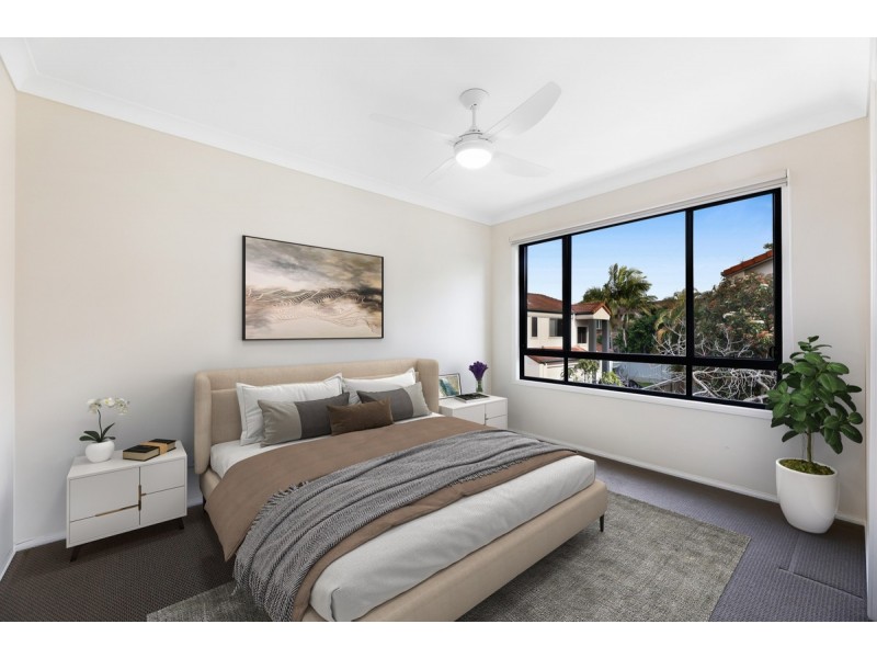 2/120 Pohlman Street, Southport QLD 4215