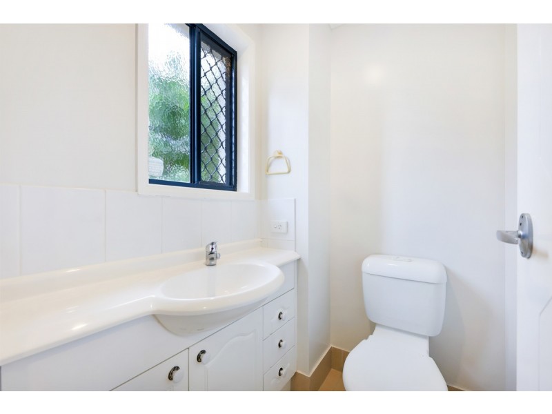 2/120 Pohlman Street, Southport QLD 4215