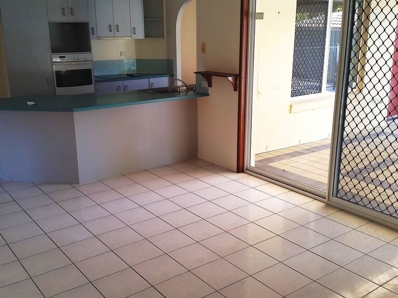 67 Allied Drive, Arundel QLD 4214