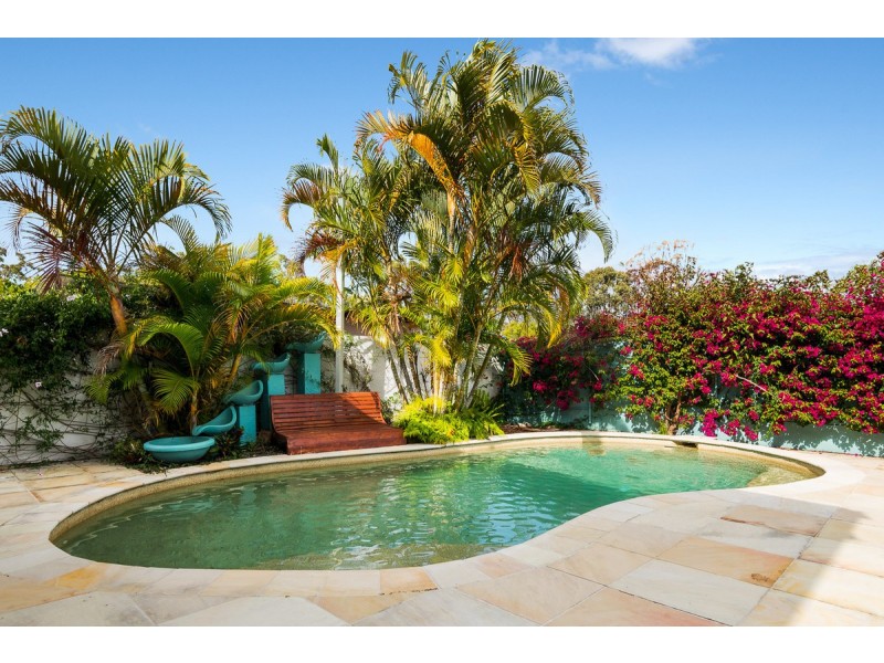 8 Ridgeway Avenue, Southport QLD 4215
