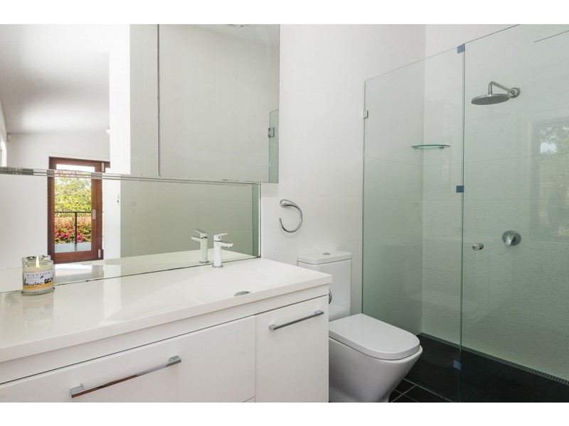 8 Ridgeway Avenue, Southport QLD 4215
