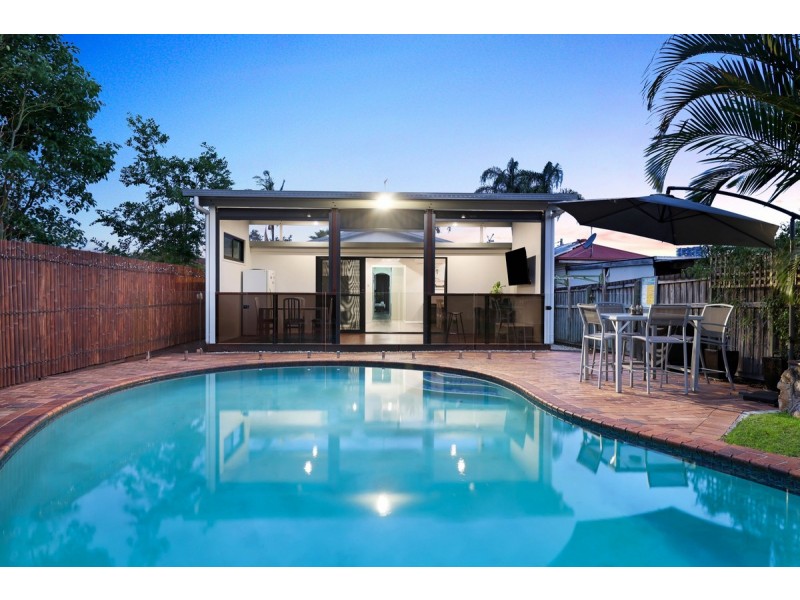 16 Sydney Street, Labrador QLD 4215