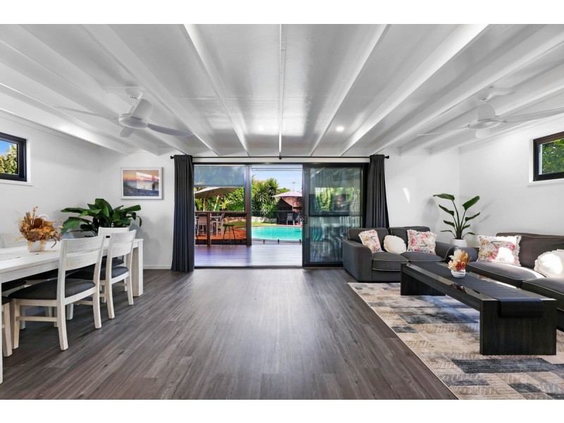 16 Sydney Street, Labrador QLD 4215