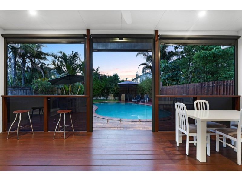 16 Sydney Street, Labrador QLD 4215