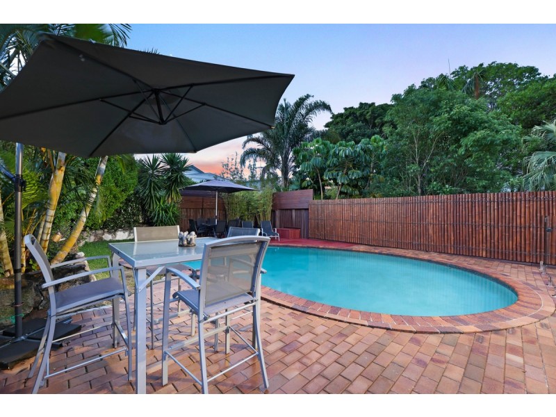 16 Sydney Street, Labrador QLD 4215