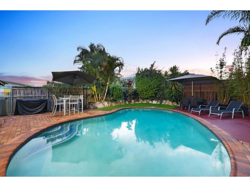 16 Sydney Street, Labrador QLD 4215