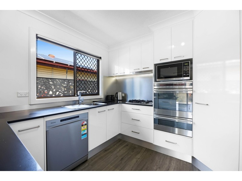 16 Sydney Street, Labrador QLD 4215