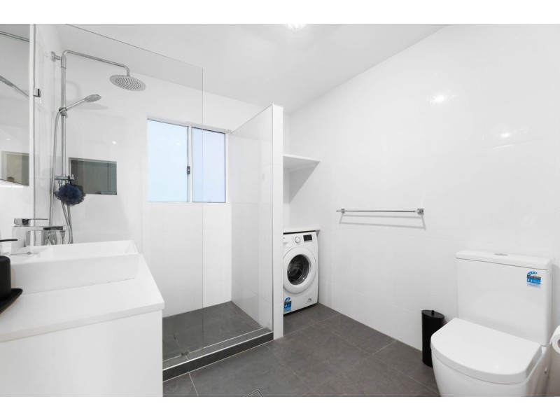 16 Sydney Street, Labrador QLD 4215