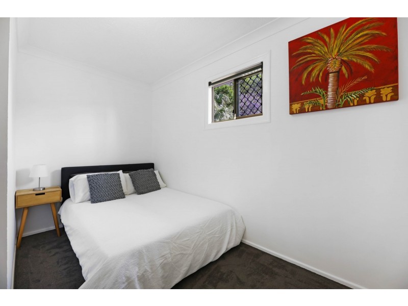 16 Sydney Street, Labrador QLD 4215