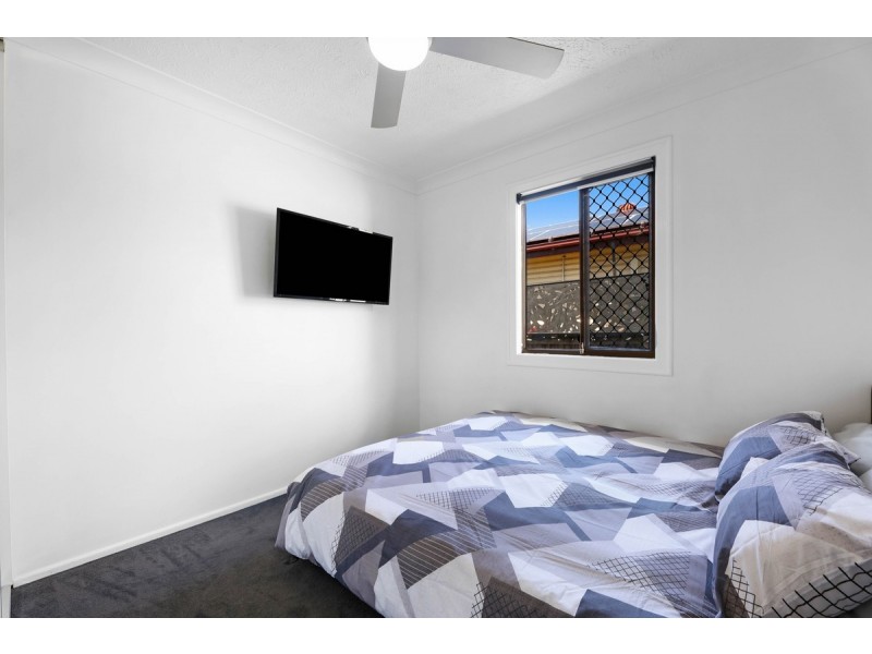 16 Sydney Street, Labrador QLD 4215