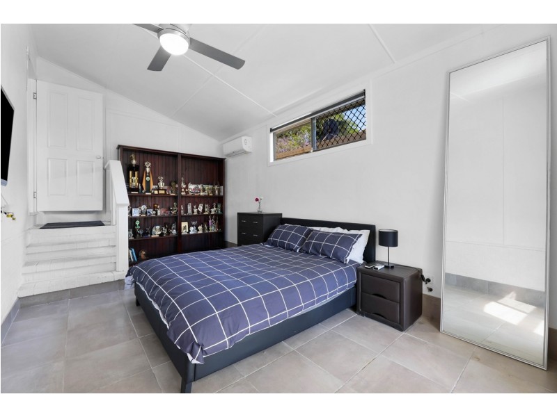 16 Sydney Street, Labrador QLD 4215