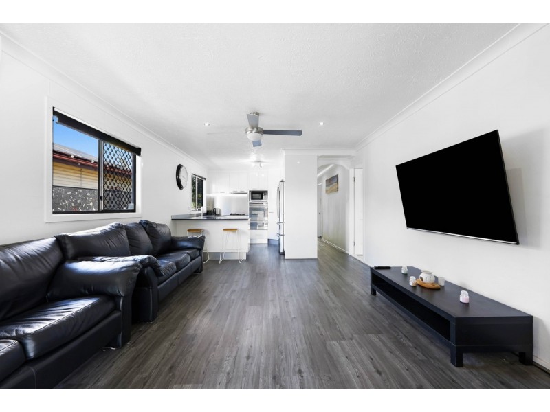 16 Sydney Street, Labrador QLD 4215