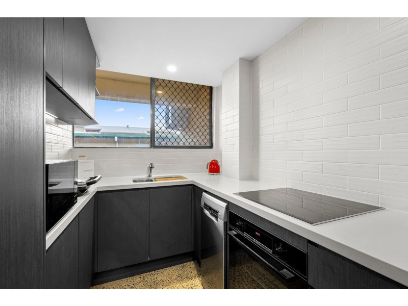 5/9 Proud Street, Labrador QLD 4215