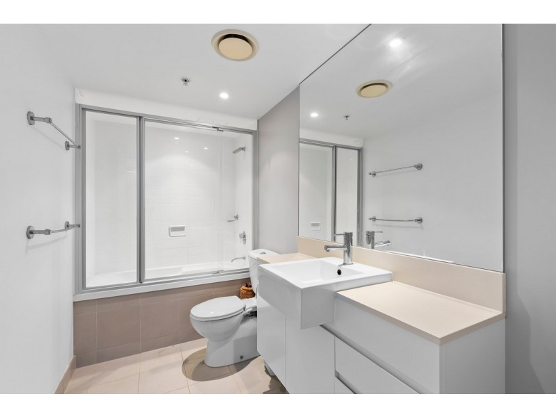22302/5 Lawson Street, Southport QLD 4215