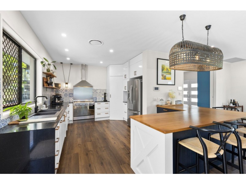 2 Dunkeith Avenue, Benowa Waters QLD 4217