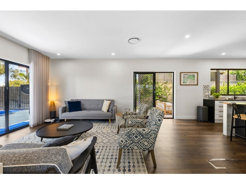 2 Dunkeith Avenue, Benowa Waters QLD 4217