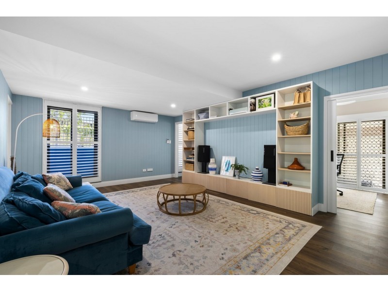 2 Dunkeith Avenue, Benowa Waters QLD 4217