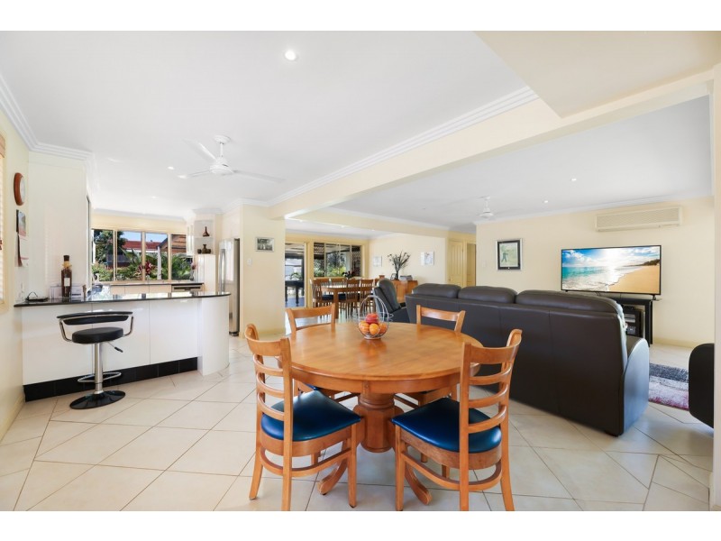 150 Monaco Street, Broadbeach Waters QLD 4218