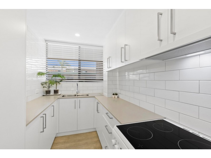 8/9 Proud Street, Labrador QLD 4215