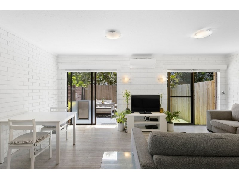 8/9 Proud Street, Labrador QLD 4215