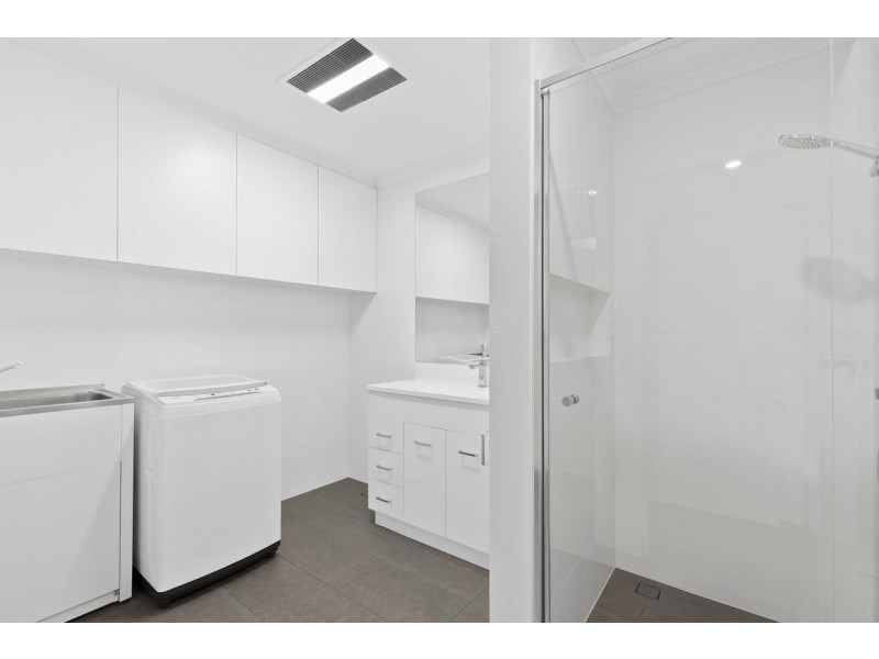 8/9 Proud Street, Labrador QLD 4215