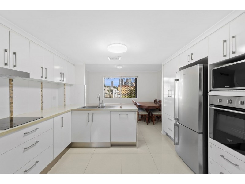 2/43 North Street, Southport QLD 4215