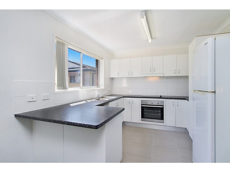 4/143 High Street, Southport QLD 4215