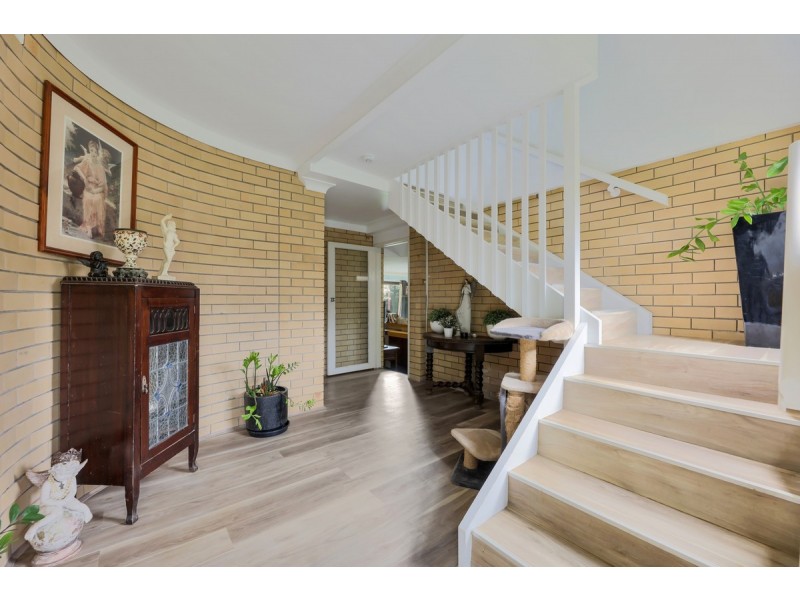 9 Jarmo Crescent, Southport QLD 4215